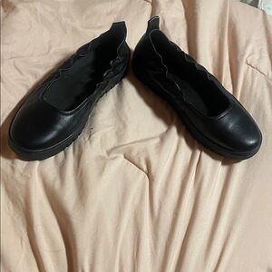 Vionic Women's Black Scalloped Flats